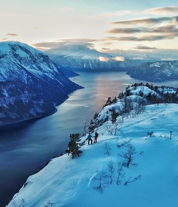Snowshoeing Årdal1